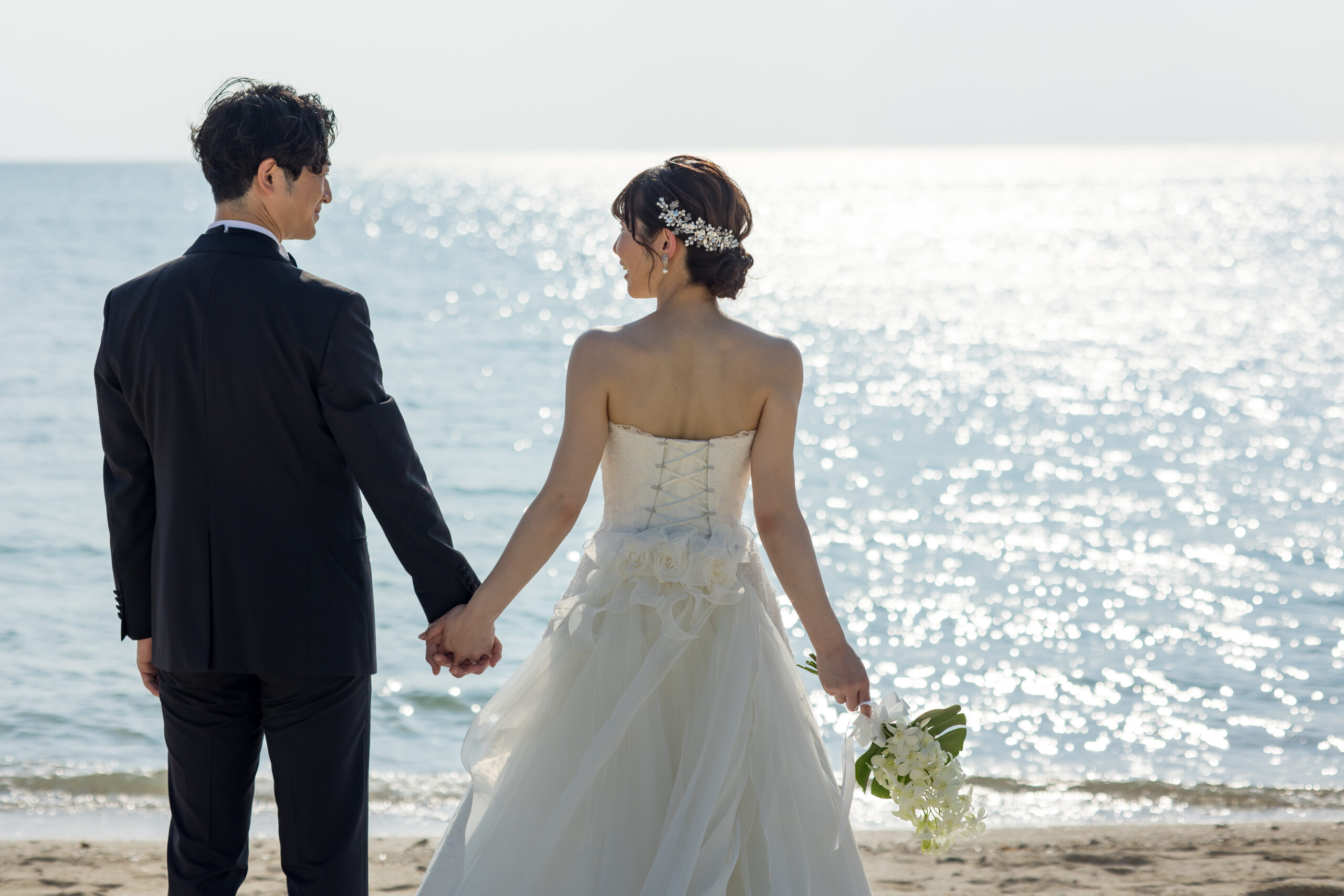 沖縄の海に誓う、ふたりの新しい物語